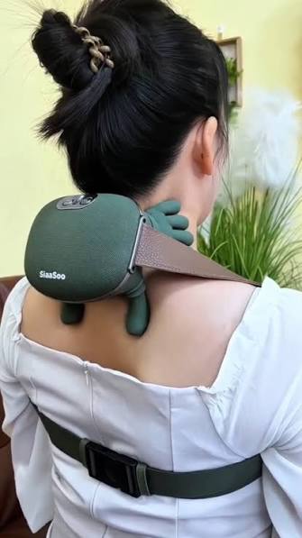 RelaxaPro™ — Neck & Shoulder Massager